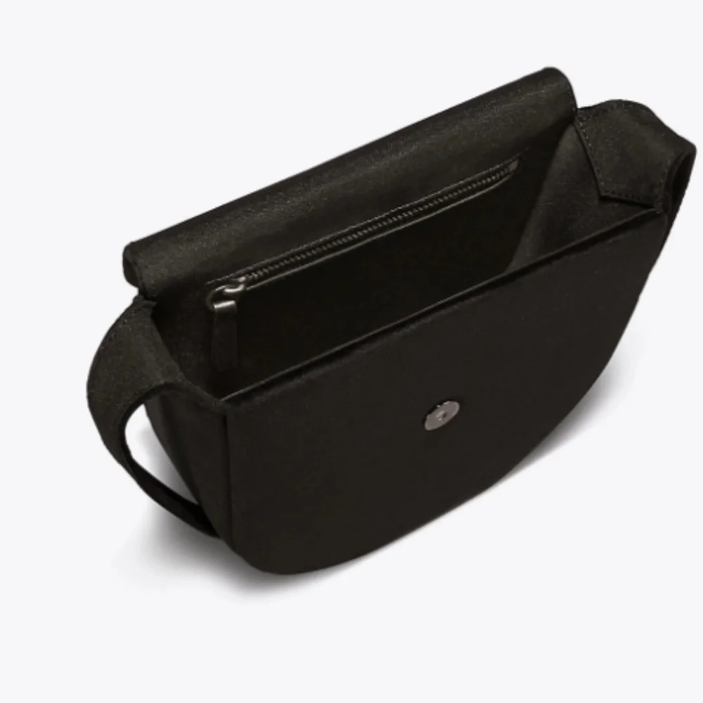 Tory Burch disclaimer color